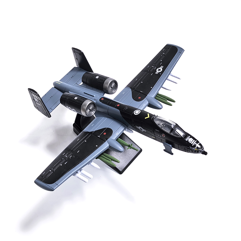 Model Airplane Plastic - โมเดลประกอบเอง 1:72 ของเล่นทหาร รถขนส่งหุ้มเกราะ รุ่น Su-25